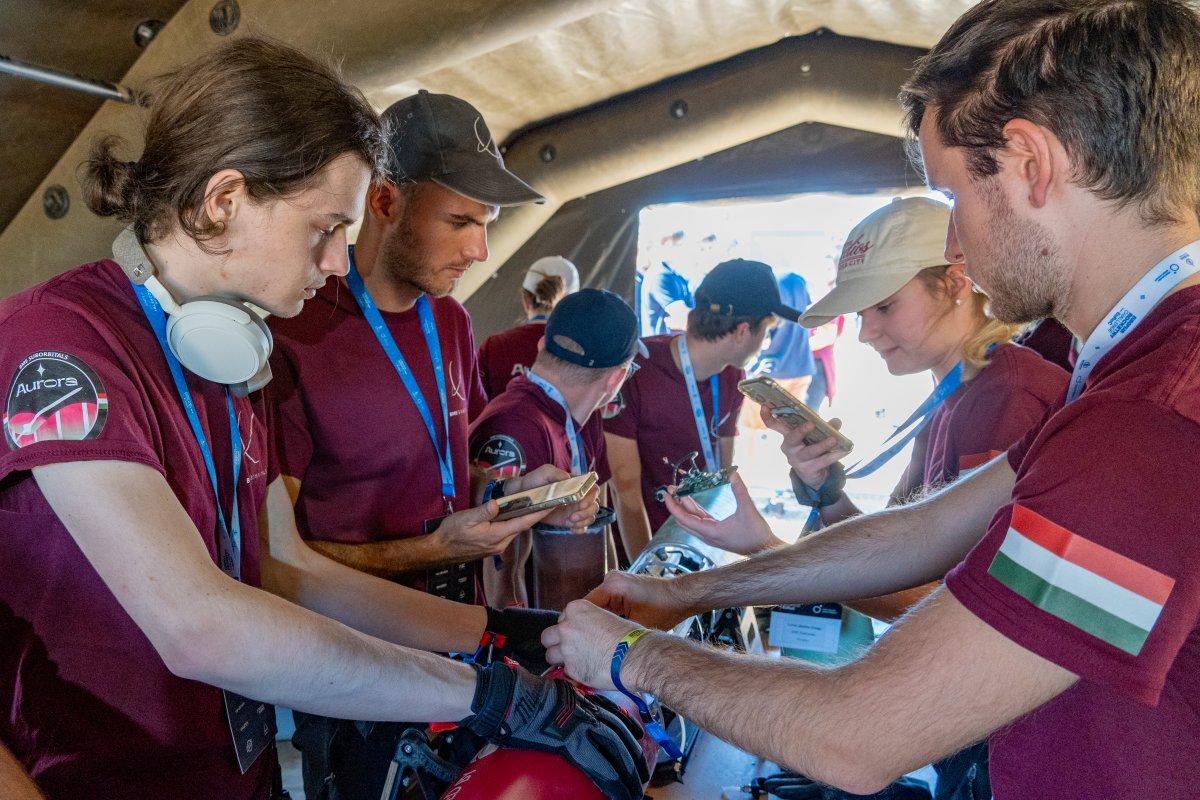 EuRoC BME Suborbitals terepsport team work