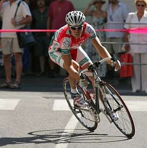 Garamszegi László magyar bajnoki trikóban a Tour de Hongrie veszprémi prológján 