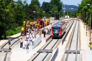 A vas&uacute;t &eacute;p&iacute;t&eacute;si munk&aacute;latai