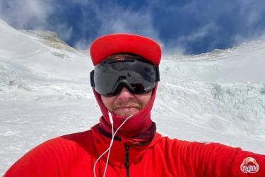 Elindult a Mount Everest megh&oacute;d&iacute;t&aacute;s&aacute;ra Varga Csaba nagyv&aacute;radi hegym&aacute;sz&oacute;