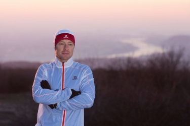 Sz&aacute;raz D&eacute;nes terepfut&oacute;k&eacute;nt a hegyekben