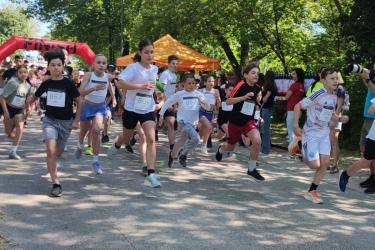 UBM RedRun Pilisv&ouml;r&ouml;sv&aacute;r &ndash; ahol a fut&aacute;s csal&aacute;di &uuml;nnep, a p&aacute;lya gyors, a c&eacute;lba&eacute;rkez&eacute;s fesztiv&aacute;l