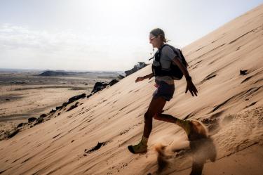 Lubics Szilvia fantasztikus fut&aacute;sa a Marathon des Sables Legendary 2026 ultr&aacute;n - győztesek &eacute;s dr&aacute;m&aacute;k (+vide&oacute;)