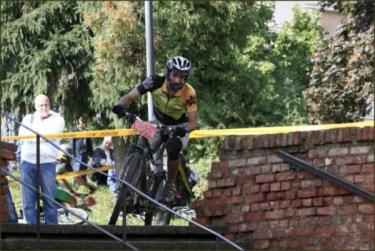 Ker&eacute;kp&aacute;ros h&eacute;tv&eacute;ge az Alpokalj&aacute;n! = 10 &oacute;r&aacute;s ultra mtb + citycross