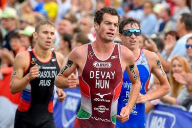 D&eacute;vay M&aacute;rk negyedik helyet szerzett a triatlon olimpiai kvalifik&aacute;ci&oacute;s futamon, a csengtui vil&aacute;gkup&aacute;n