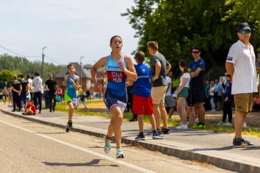 Szalai Fanni &eacute;s Dobi Gergő nyert&eacute;k a tisza&uacute;jv&aacute;rosi XXXIII. Tisza Triatlon egy&eacute;ni, sprint t&aacute;v&uacute; ranglista versenyt