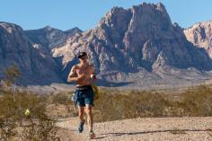 A legendás sziklamászó Alex Honnold bizonyította, hogy egyben hardcore nindzsa ultrafutó is